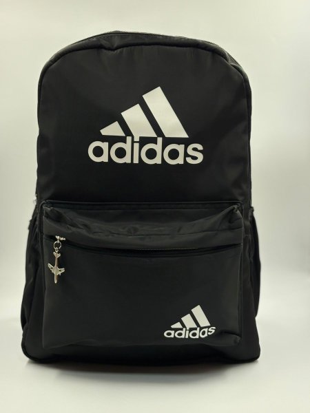 شنطة adidas وسط